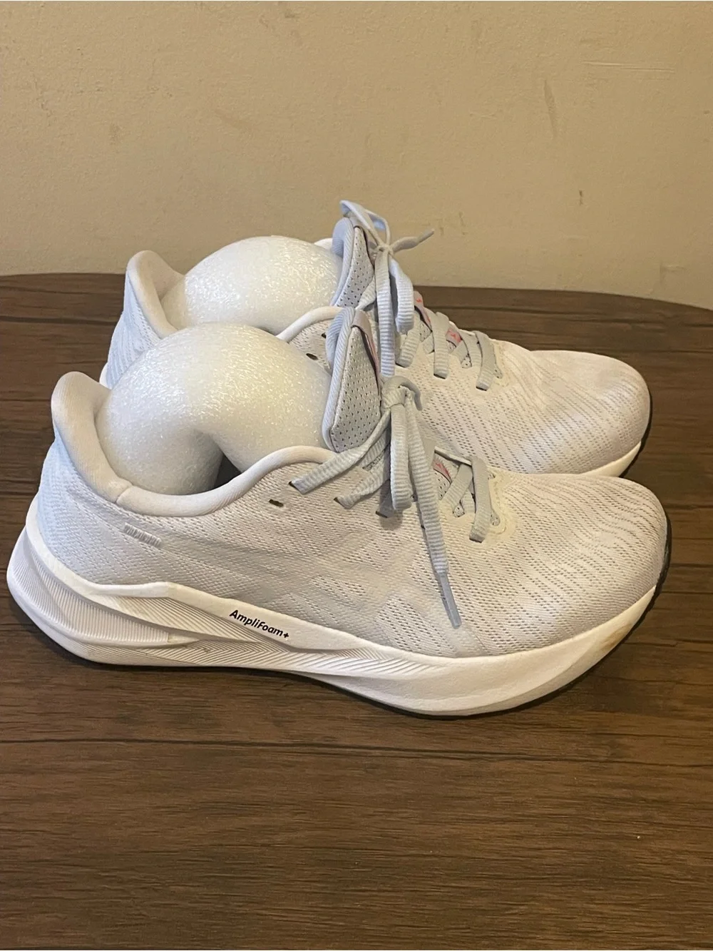 Asics Amplififoam White Sneakers with Pink Logo Accents women’s 7